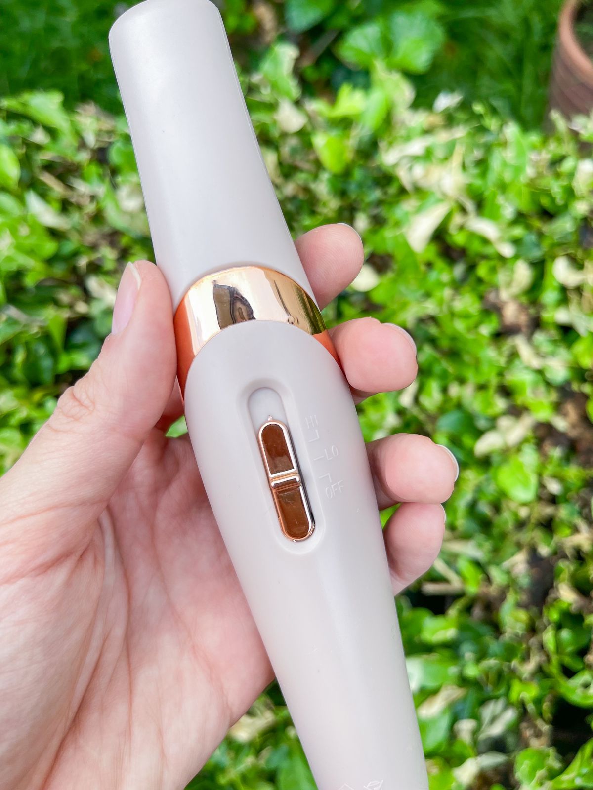 REMOVEDOR ELÉCTRICO DE CALLOS 👋 ¿Lista para decir adiós a los callos y hola a unos pies suaves y tersos en solo 10 minutos?