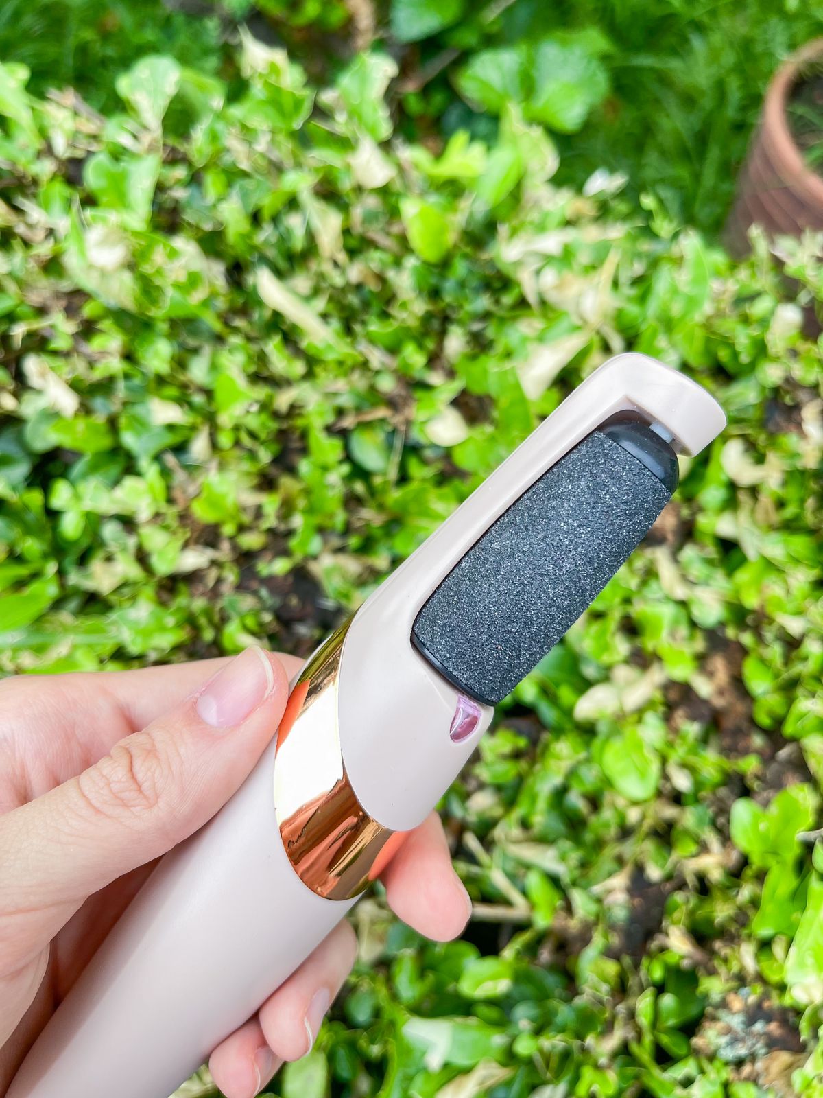 REMOVEDOR ELÉCTRICO DE CALLOS 👋 ¿Lista para decir adiós a los callos y hola a unos pies suaves y tersos en solo 10 minutos?